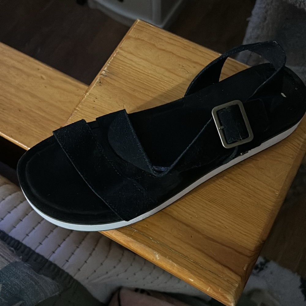 Koolaburra by UGG Buckle Sandals Platforms Black/White - Picture 9 of 11